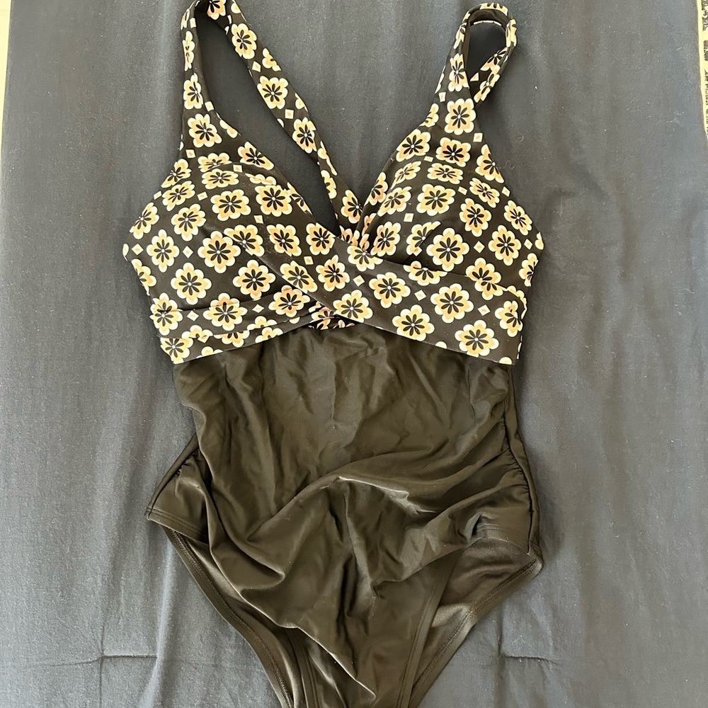 Cupshe Black One-Piece Swimsuit with Cream Floral Top